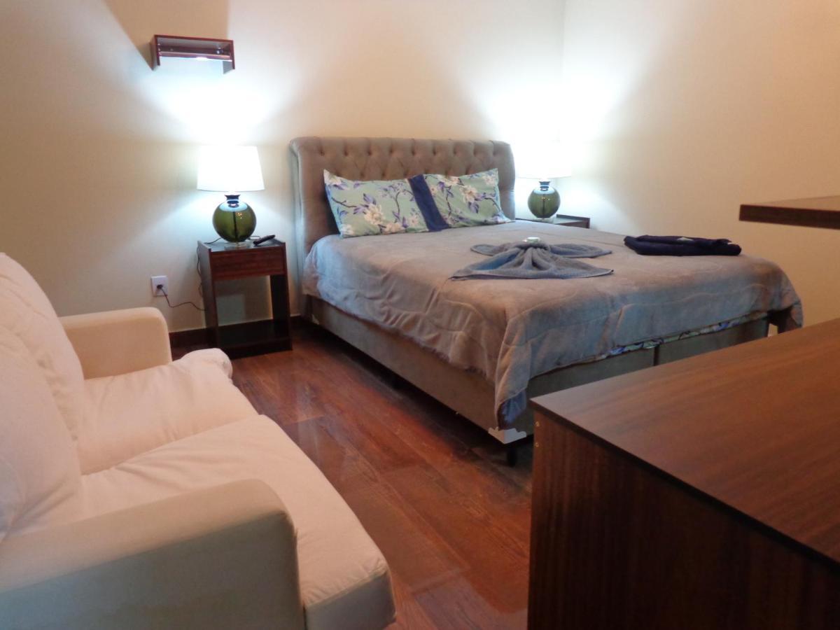 Quarto em Acomodações Particulares Monte Suítes Com Hidromassagem Dupla *