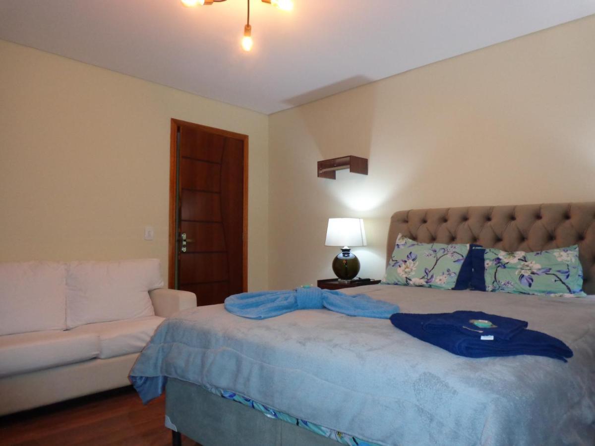 Quarto em Acomodações Particulares Monte Suítes Com Hidromassagem Dupla *