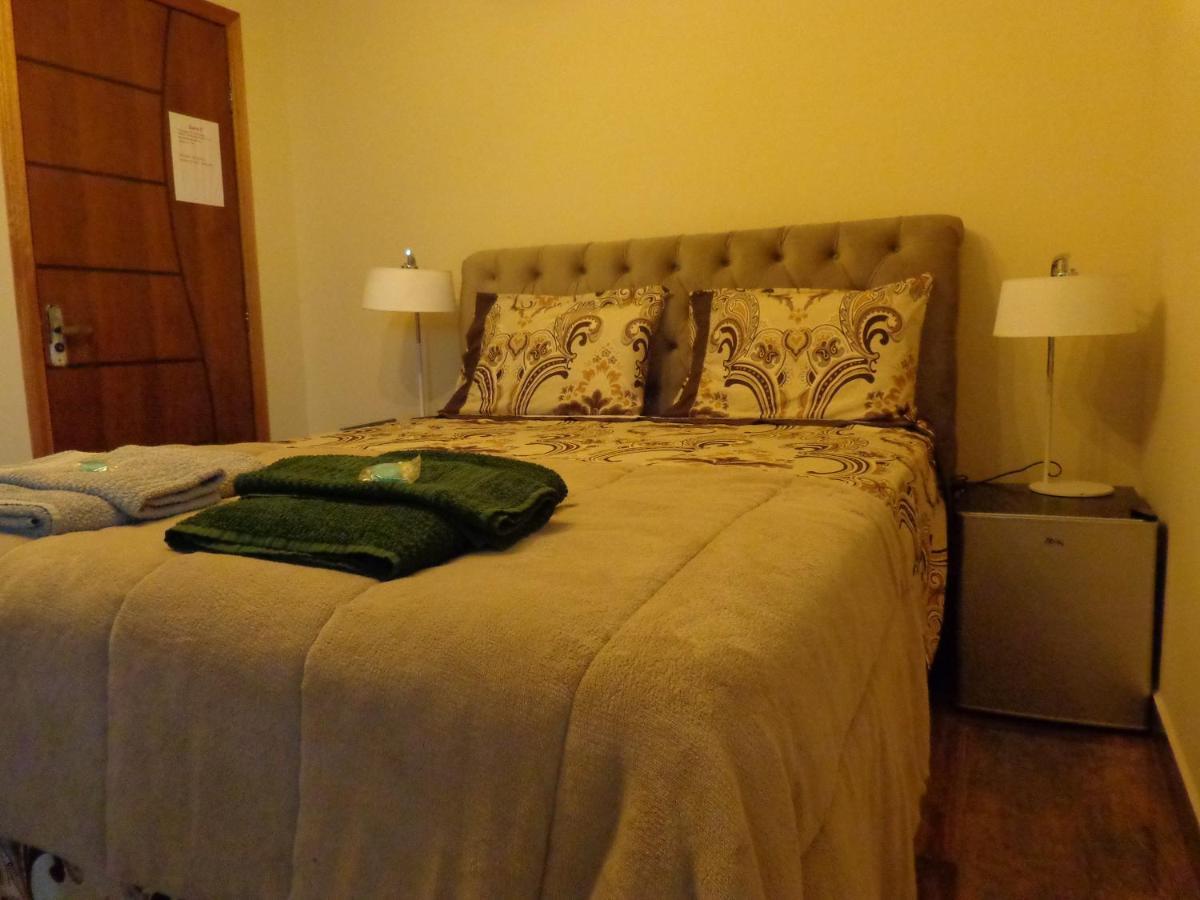 Quarto em Acomodações Particulares Monte Suítes Com Hidromassagem Dupla *