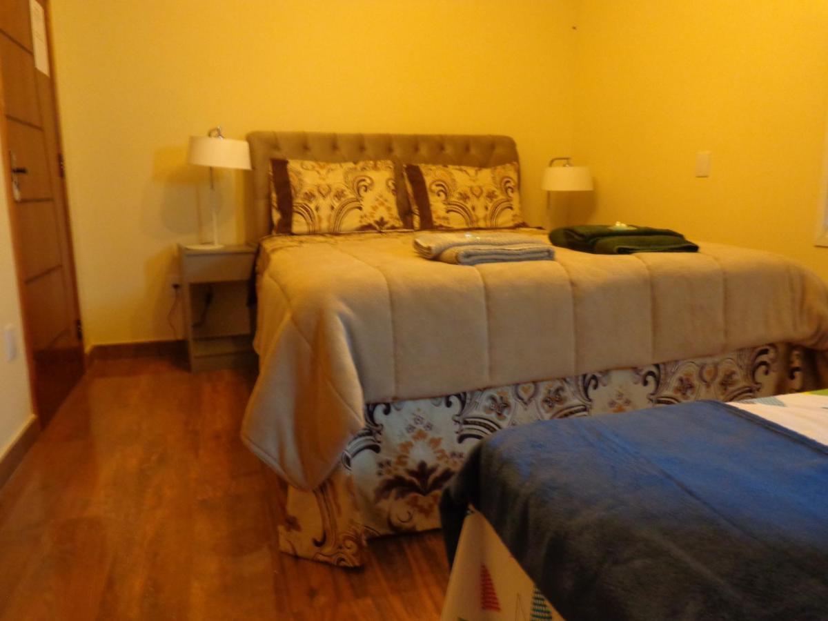 Quarto em Acomodações Particulares Monte Suítes Com Hidromassagem Dupla *